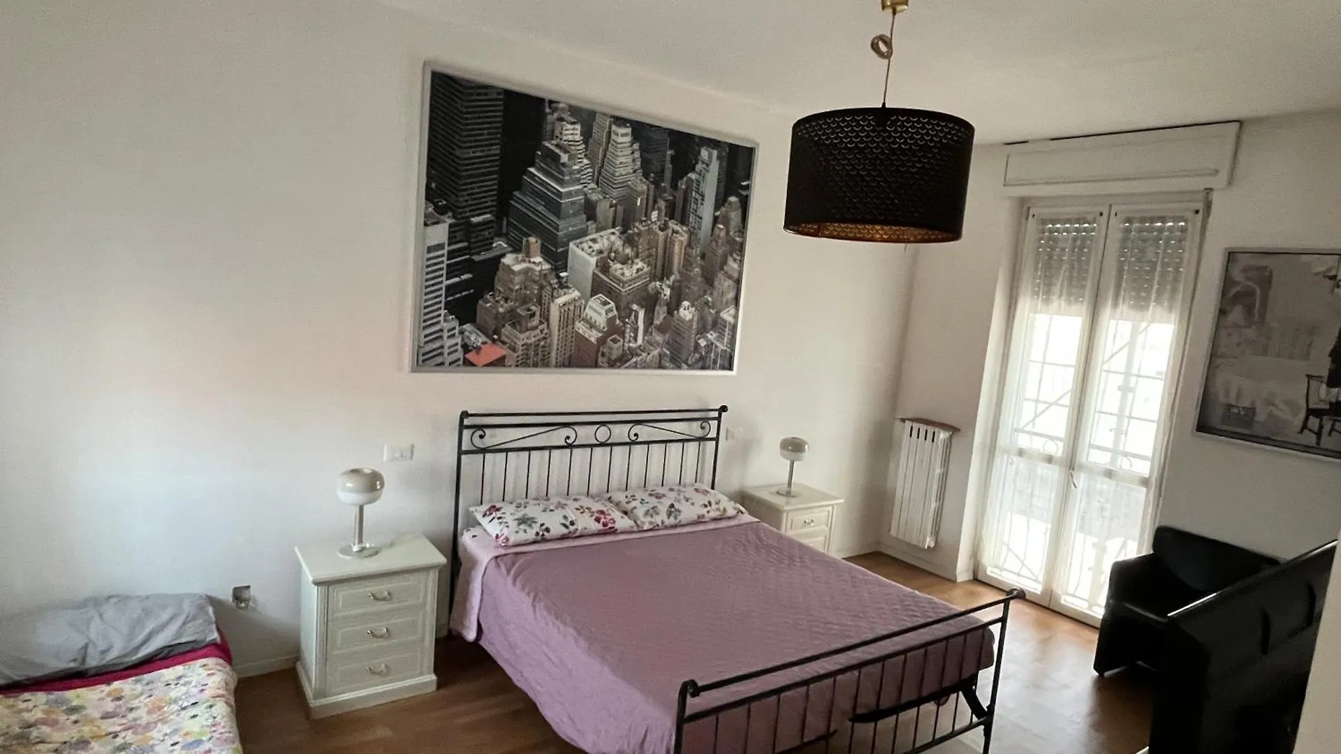 Room Saronno + B&B Bed & Breakfast