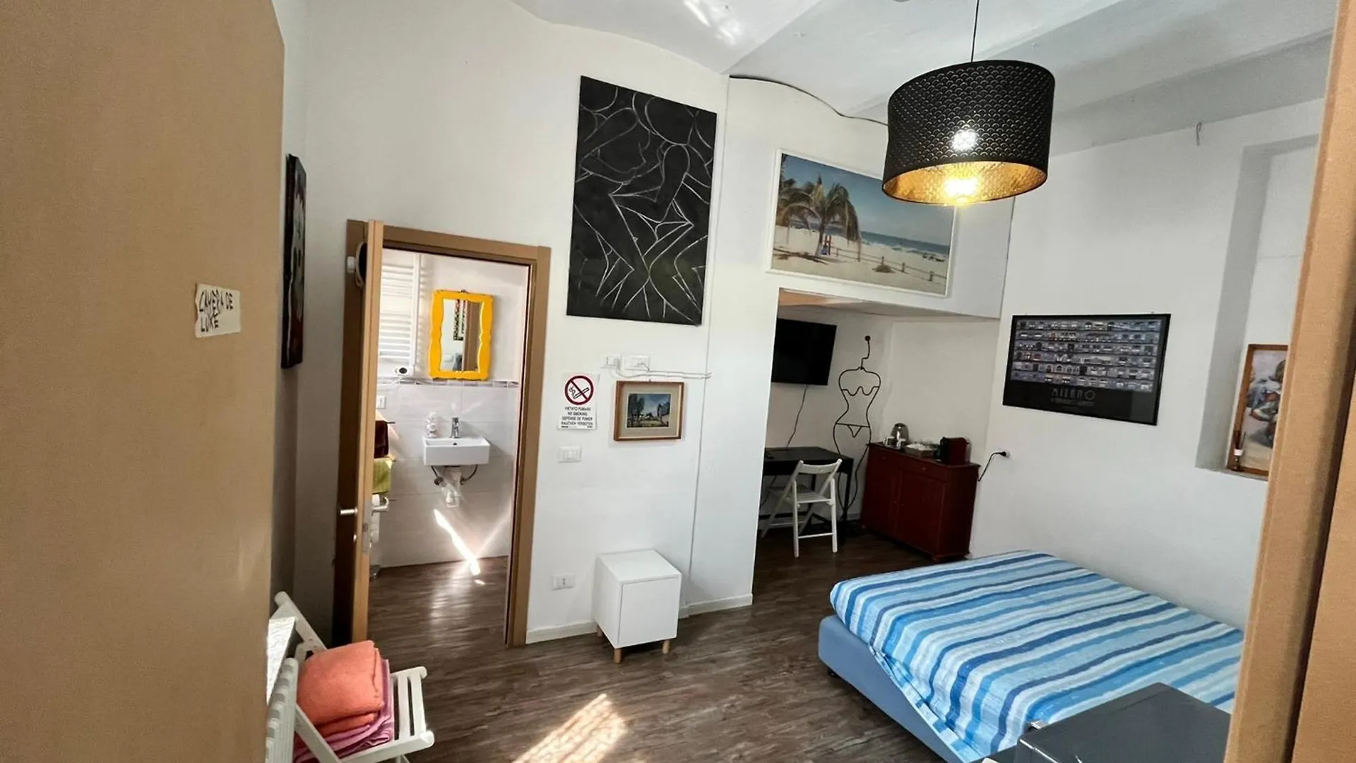 Room Saronno + B&B Italy